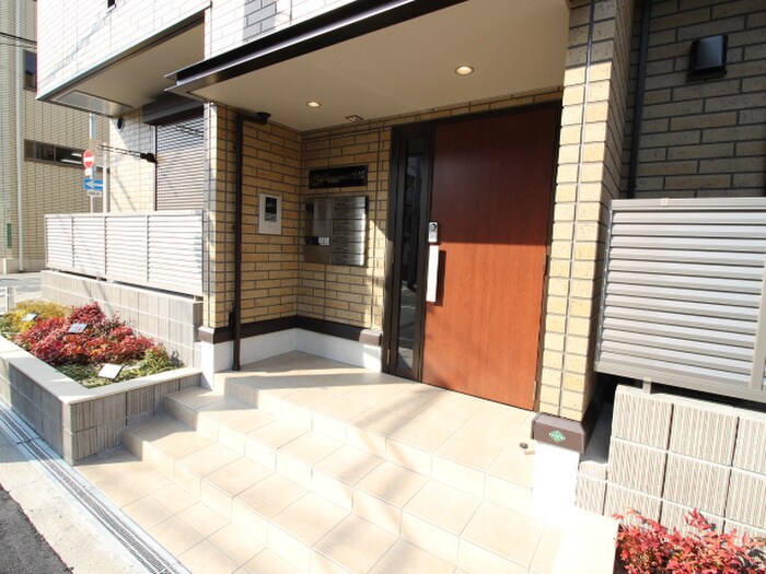 物件外観写真3　(エントランス部分)