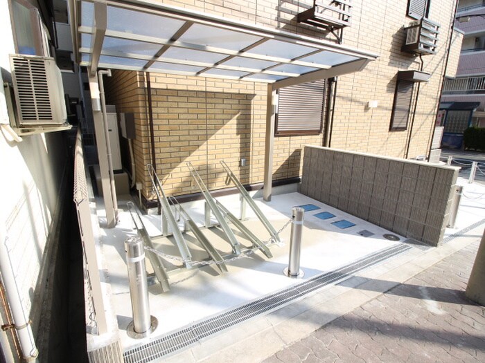 物件外観写真5　(駐輪場)