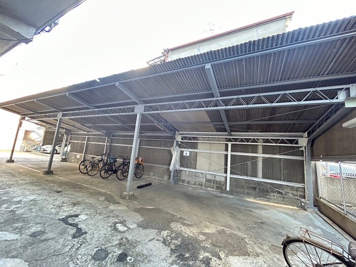 物件外観写真4　(駐車場)