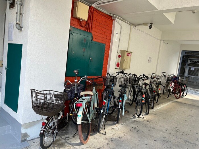 物件外観写真5　(駐輪場)