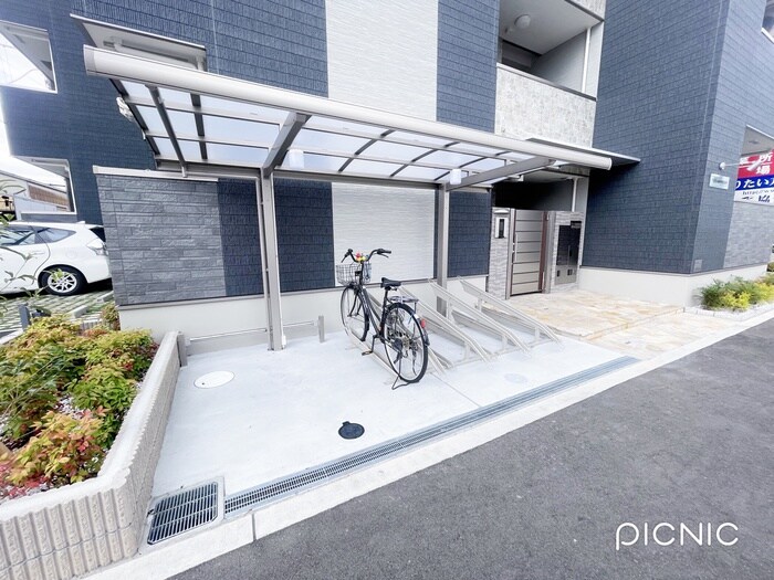 物件外観写真2　(駐輪場)
