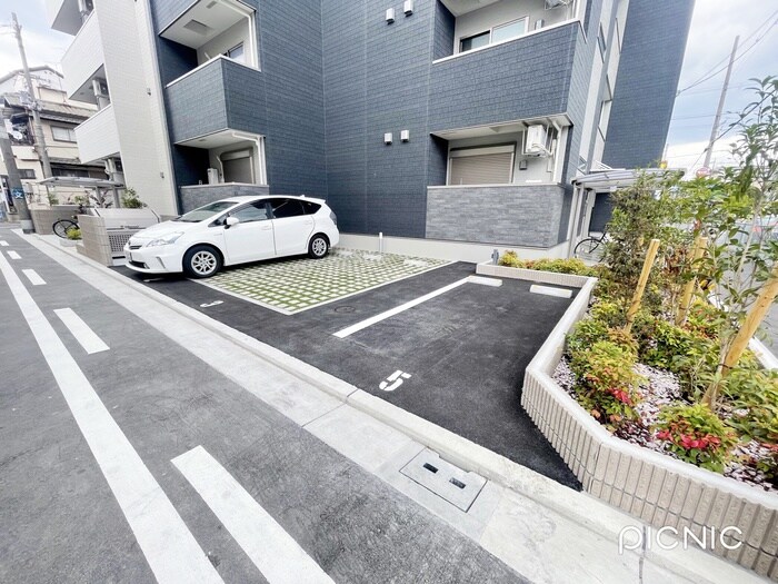 物件外観写真6　(駐車場)