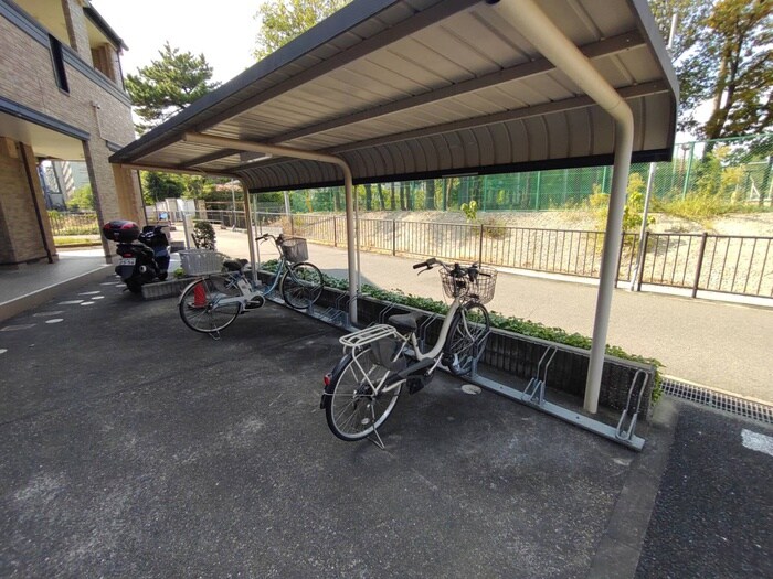物件外観写真5　(駐輪場)