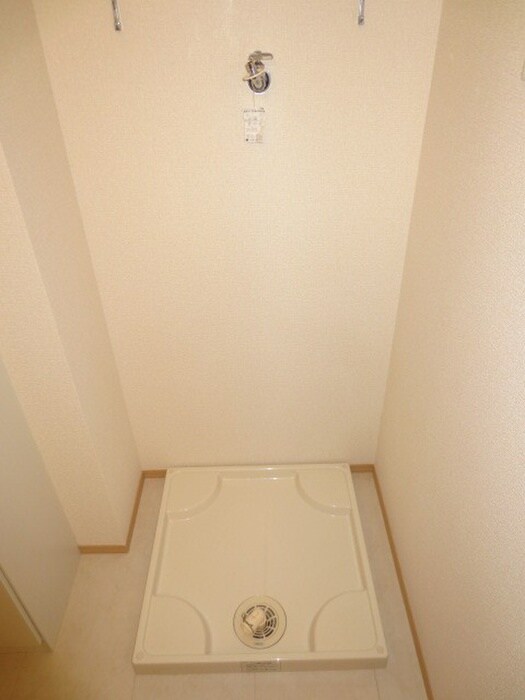 物件内観写真16　(洗濯機置場)