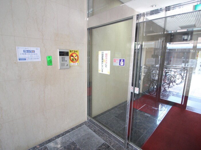 物件外観写真3　(エントランス部分)