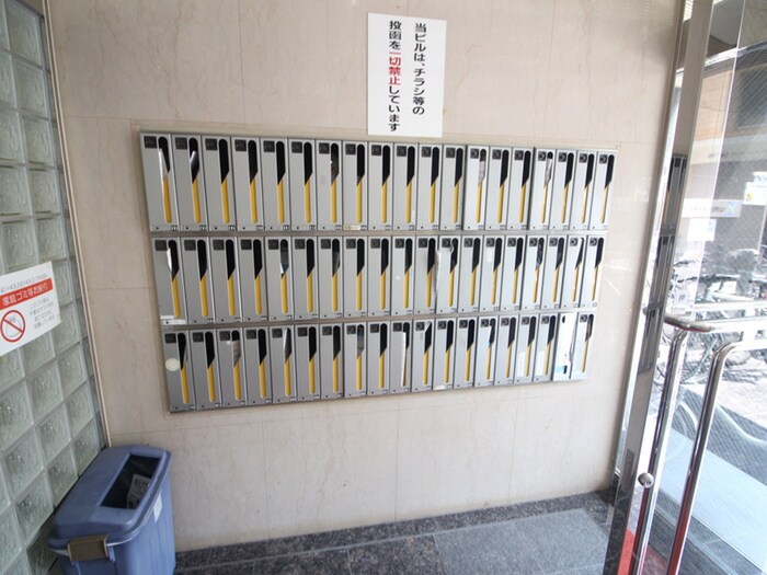 物件外観写真5　(エントランス部分)