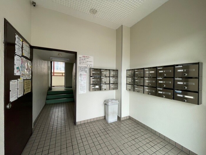 物件外観写真2　(エントランス部分)