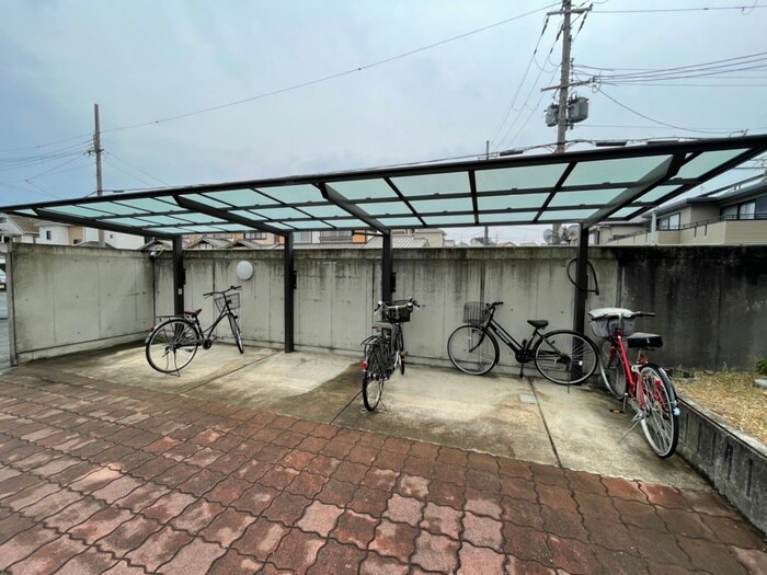 物件外観写真4　(駐輪場)