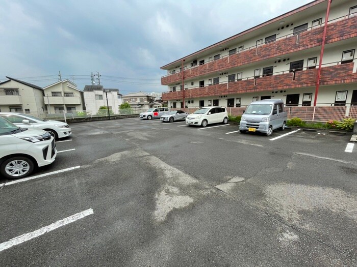 物件外観写真5　(駐車場)