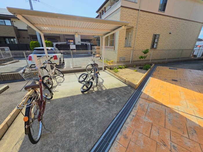 物件外観写真5　(駐輪場)