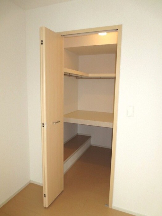 物件内観写真15　(収納)