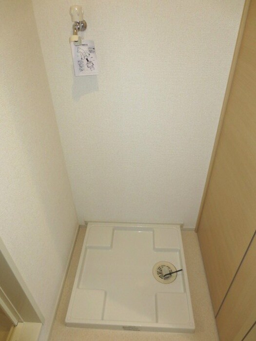 物件内観写真18　(洗濯機置場)