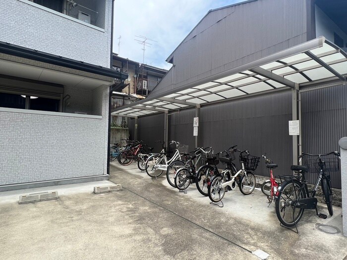 物件外観写真4　(駐輪場)