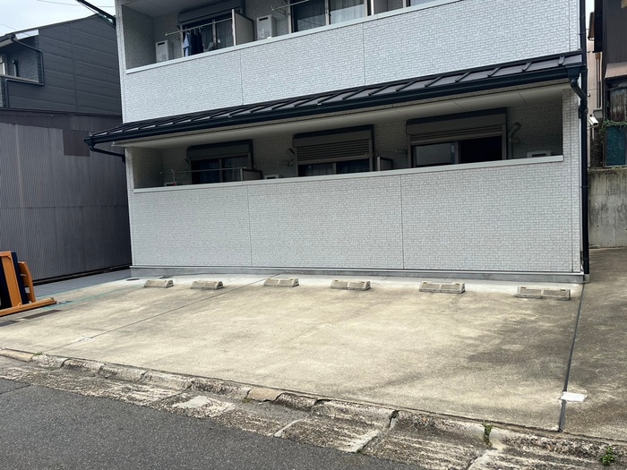 物件外観写真5　(駐車場)