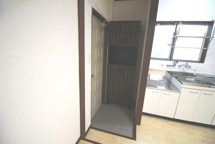 物件内観写真9　(玄関)