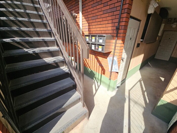 物件外観写真3　(エントランス部分)