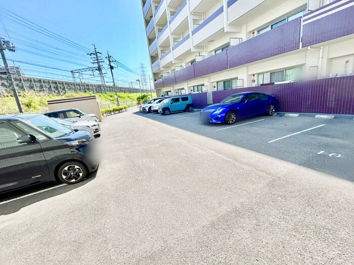 物件外観写真4　(駐車場)