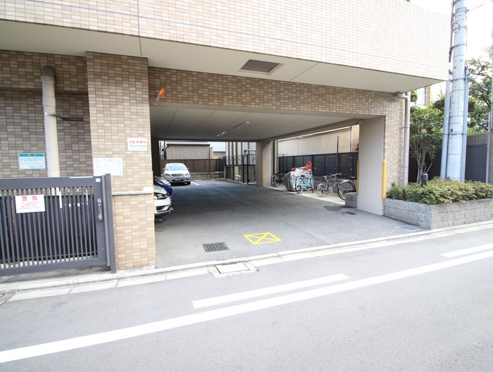 物件外観写真4　(駐車場)