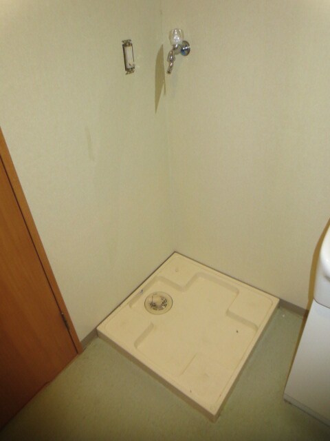 物件内観写真13　(洗濯機置場)