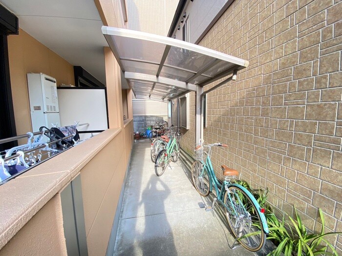 物件外観写真4　(駐輪場)