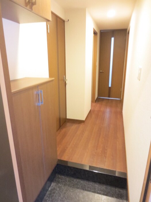 物件内観写真10　(玄関)