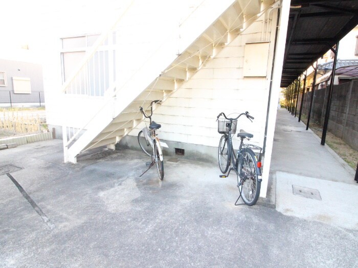 物件外観写真5　(駐輪場)