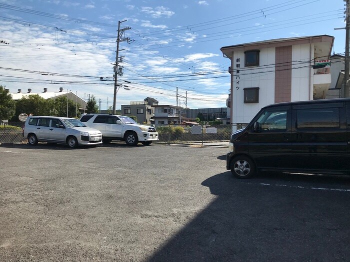 物件外観写真2　(駐車場)