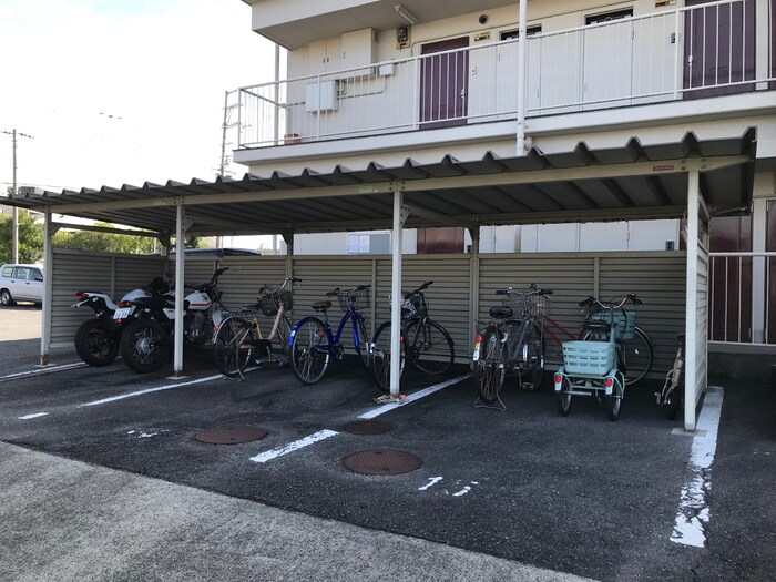 物件外観写真3　(駐輪場)