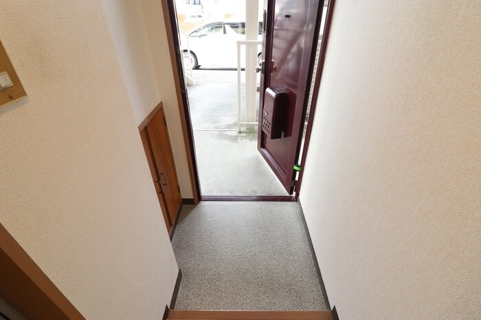 物件内観写真15　(玄関)