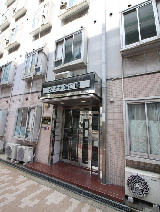 物件外観写真2　(エントランス部分)