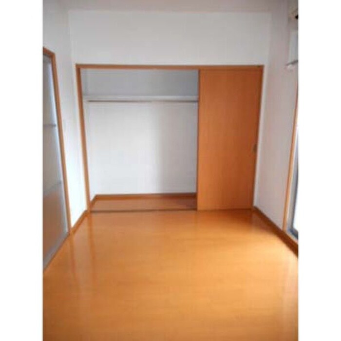 物件内観写真2　(居室)