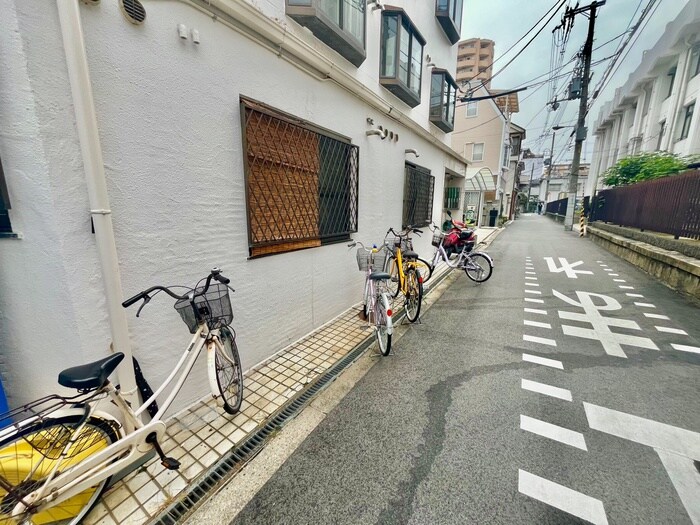 物件外観写真4　(駐輪場)