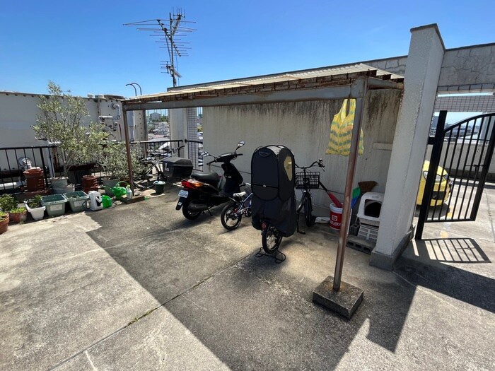 物件外観写真5　(駐輪場)