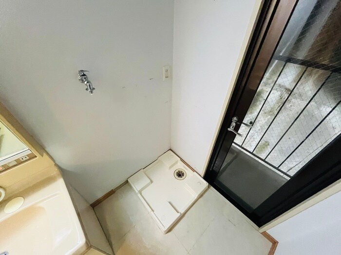 物件内観写真13　(洗濯機置場)