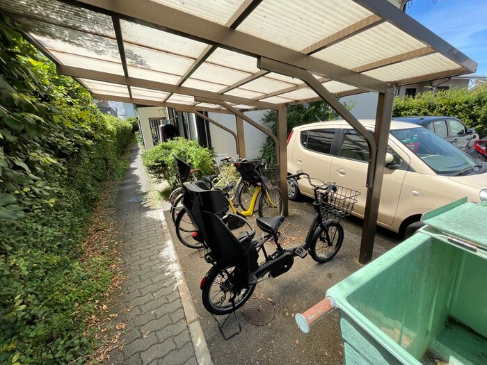 物件外観写真5　(駐輪場)