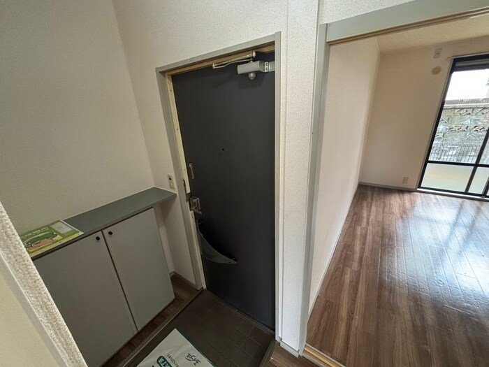 物件内観写真16　(玄関)