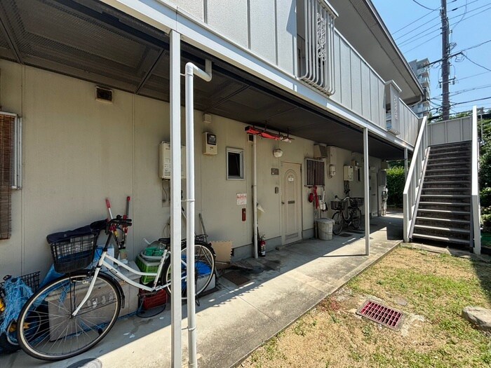 物件外観写真2　(エントランス部分)