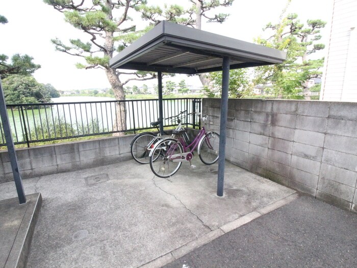 物件外観写真4　(駐輪場)