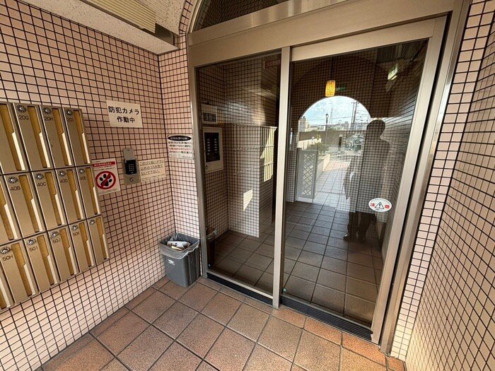 物件外観写真5　(エントランス部分)