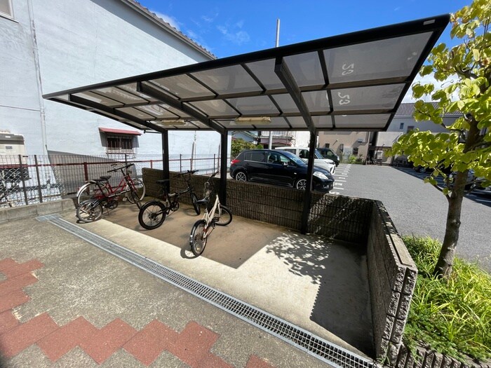 物件外観写真4　(駐輪場)