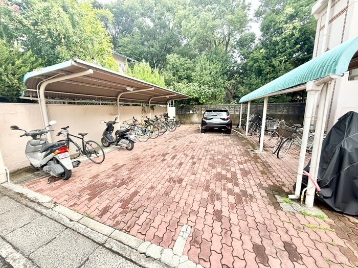 物件外観写真4　(駐輪場)