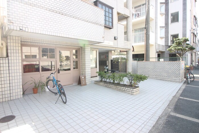 物件外観写真2　(エントランス部分)