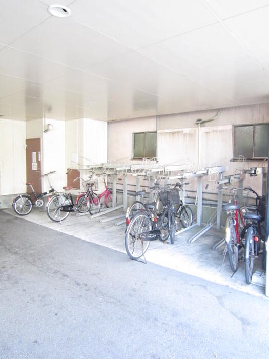 物件外観写真5　(駐輪場)