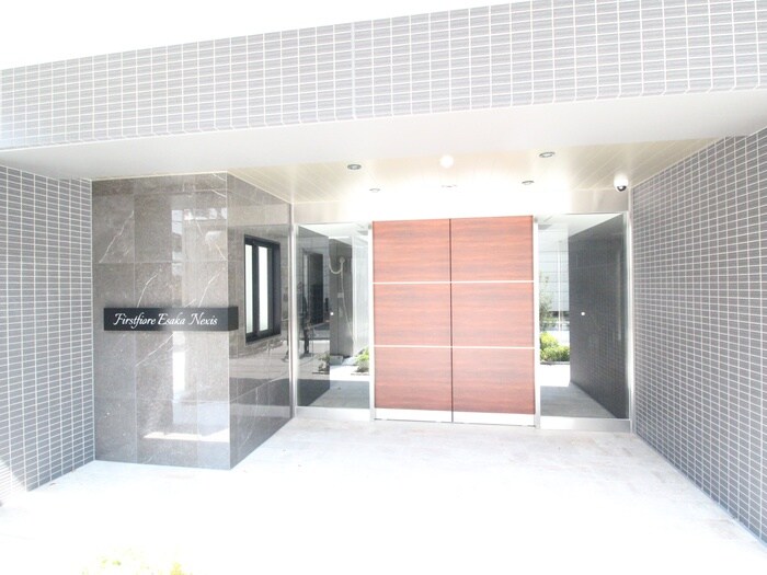 物件外観写真3　(エントランス部分)