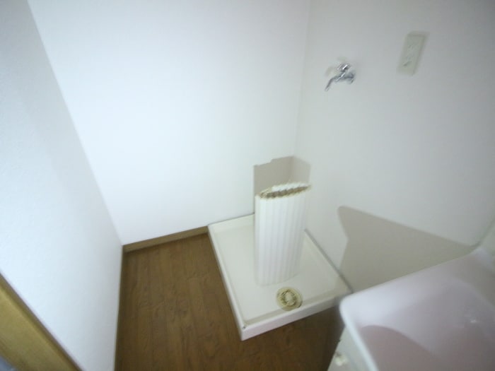 物件内観写真13　(洗濯機置場)