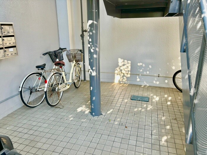 物件外観写真6　(駐輪場)