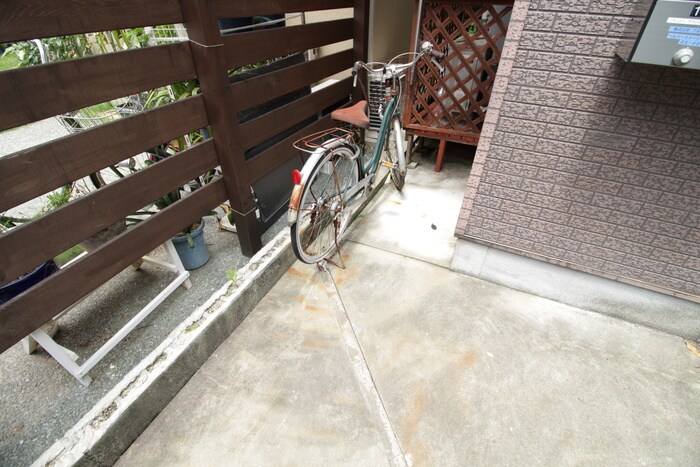 物件外観写真5　(駐輪場)