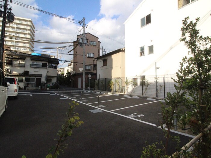 物件外観写真3　(駐車場)