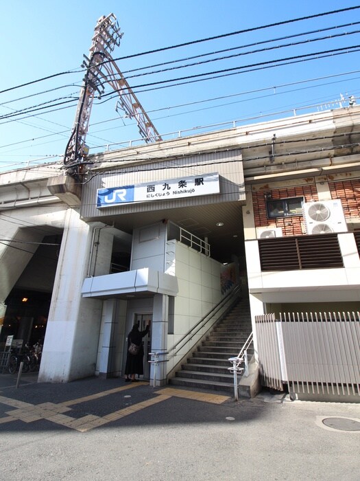 物件外観写真6　(エントランス部分)