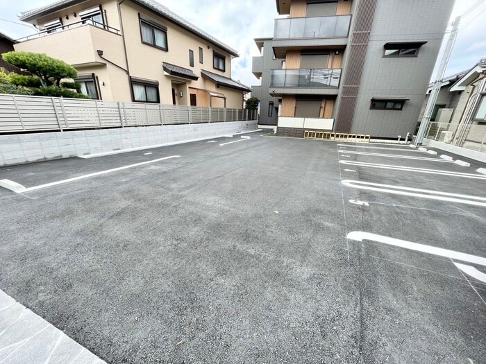 物件外観写真2　(駐車場)